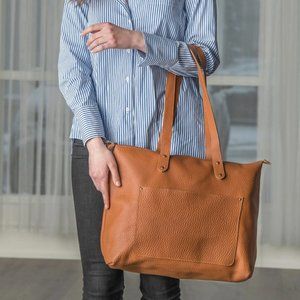 Medium Leather Tote Bag - Pebbled Tan